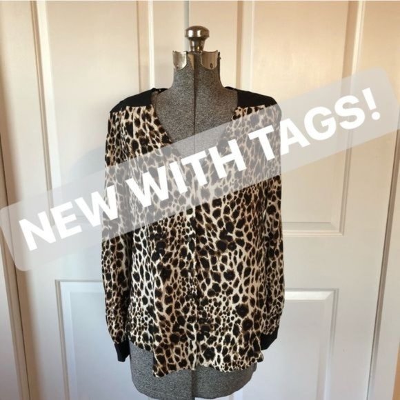 Leopard print long sleeve top with cut out keyhole back - Picture 2 of 11